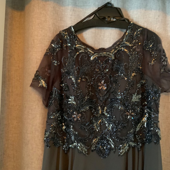 NWT Xscape gray, short sleeve.chiffon long formal. Mother of the bride. 14W  16W - Picture 9 of 10